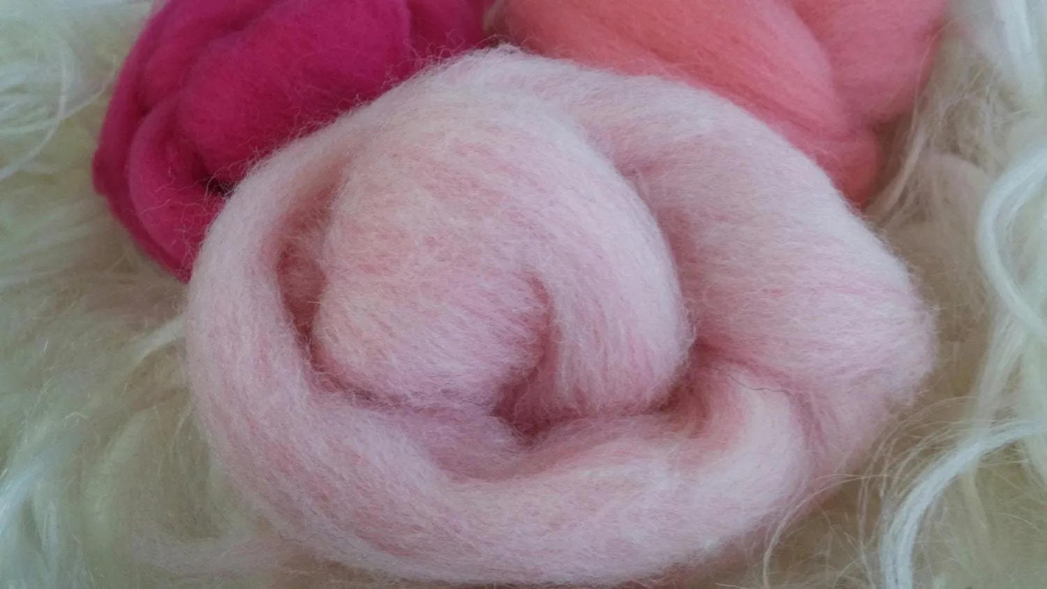 3 oz Pink Sampler Merino Wool Top Roving Fiber Spinning, Felting , weaving, dolls, Crafts USA -SALE! Blogger Favorite 5 Stars!