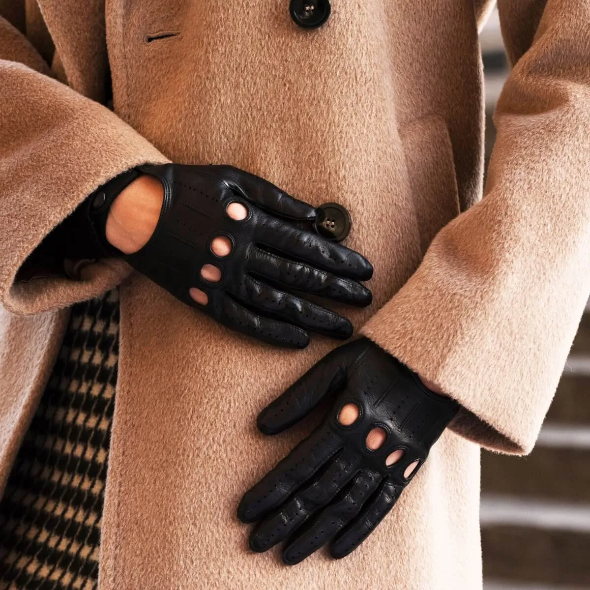 Alessa (black) - classic Italian lambskin leather driving gloves & touchscreen feature