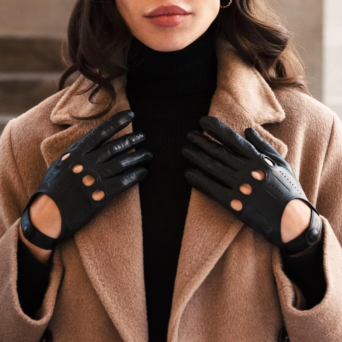 Alessa (black) - classic Italian lambskin leather driving gloves & touchscreen feature