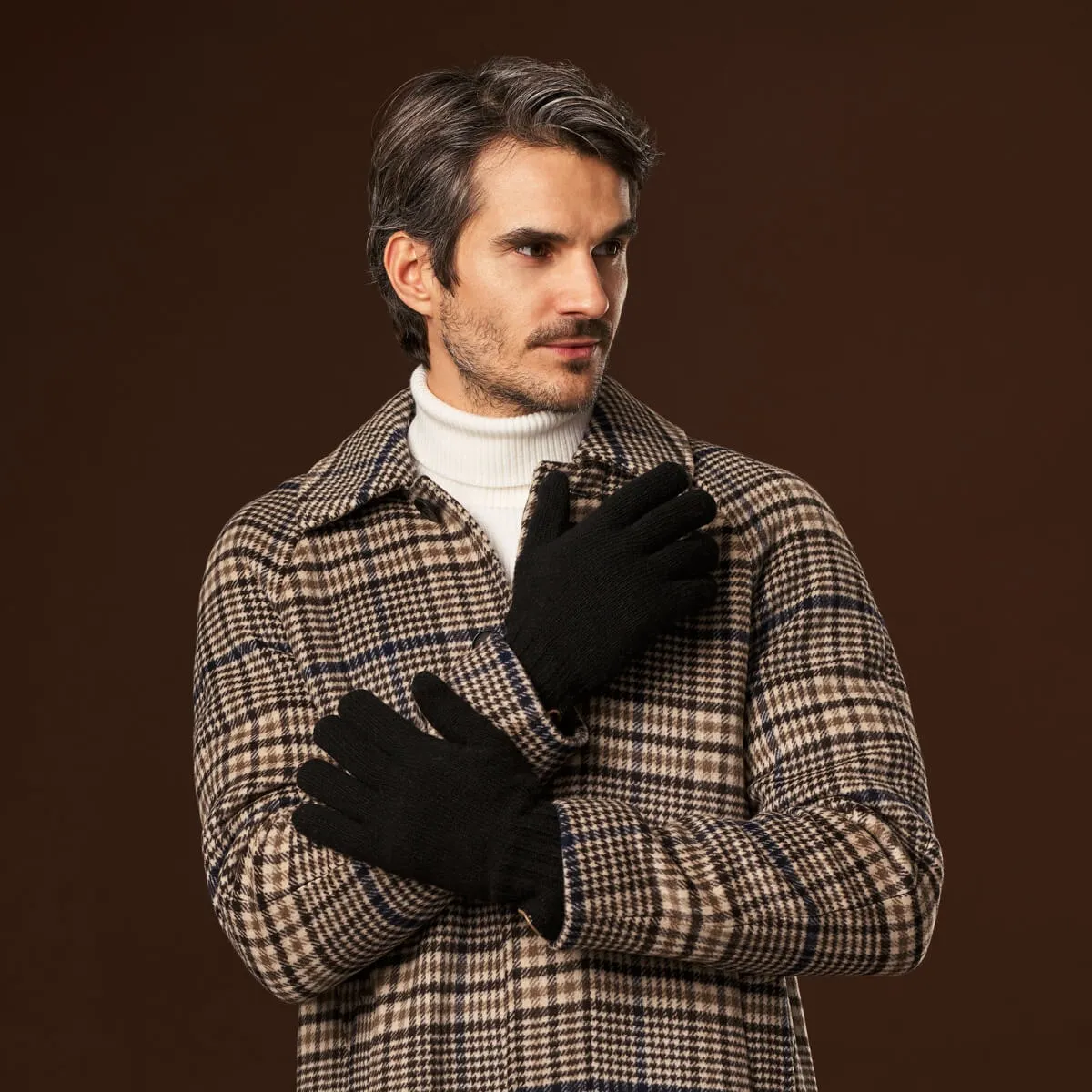 Luciano (black) - Handmade Italian knitted wool gloves with luxurious cashmere lining