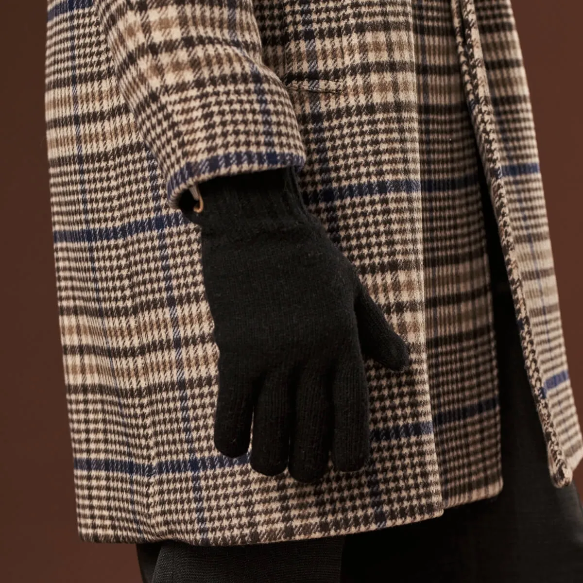 Luciano (black) - Handmade Italian knitted wool gloves with luxurious cashmere lining