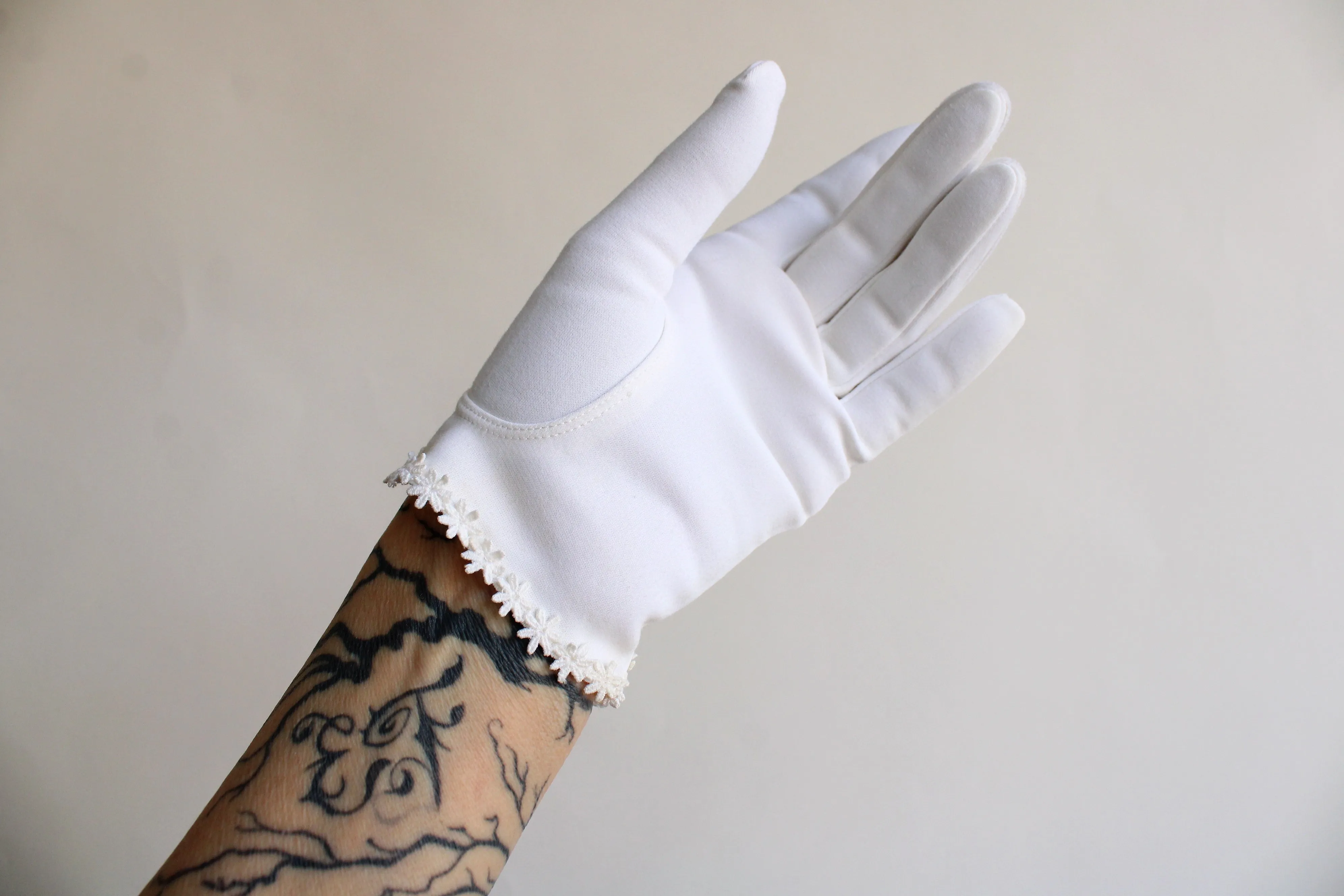 Vintage Daisy Trim 1950s 1960s Gloves