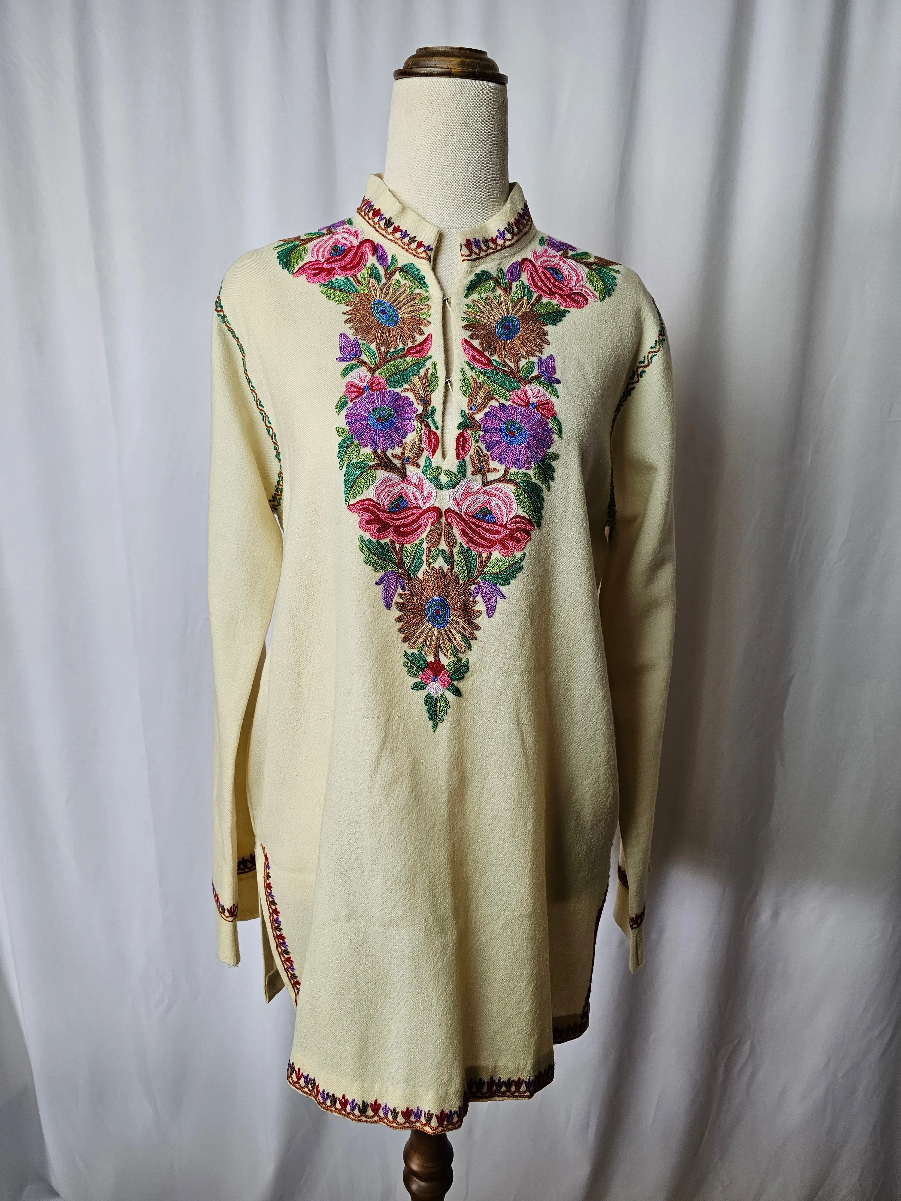 Vintage woodstock embroidered 70s blouse M-L